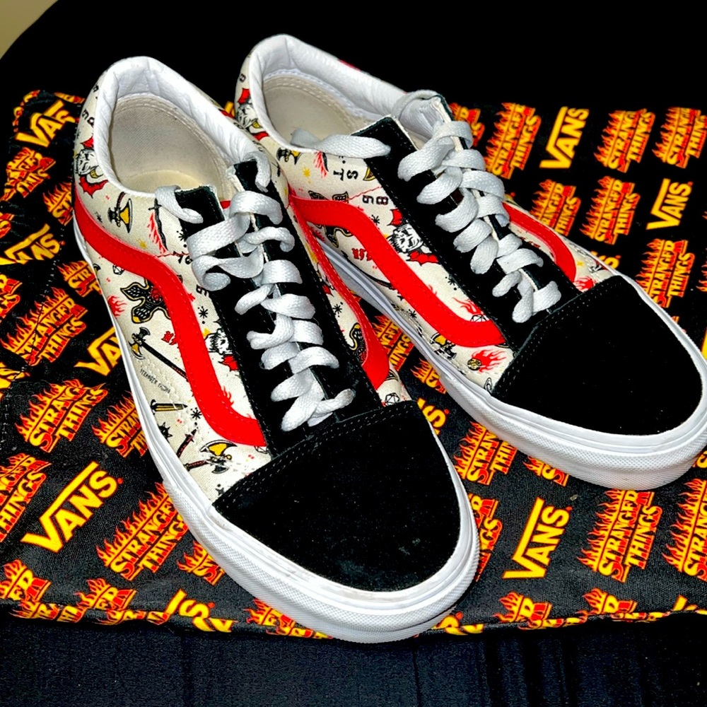 STRANGER THINGS CUSTOM VANS SUPER RARE